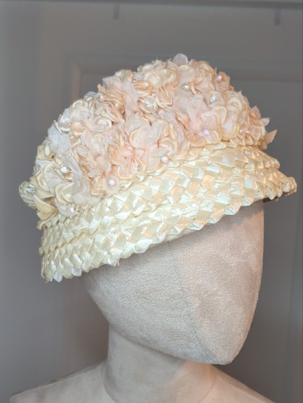 Vintage 60s Ivory Straw Cloche Hat Pink Floral Trim Mid Century Union Label - Picture 3 of 13